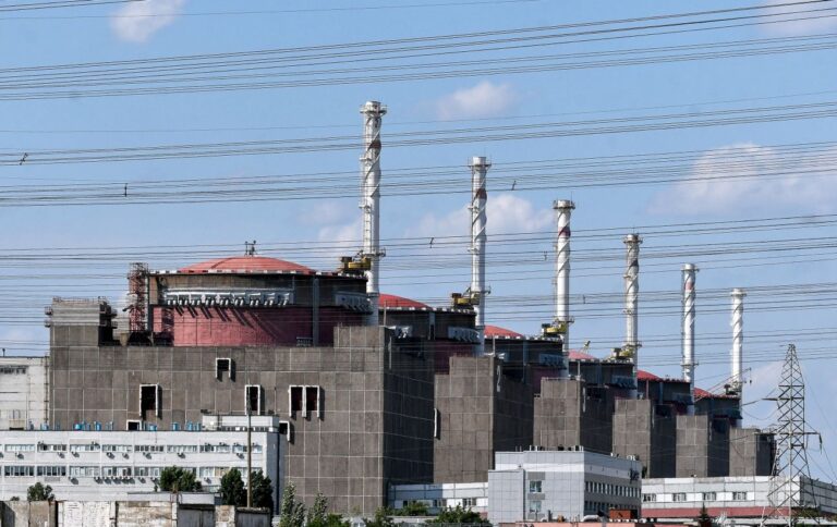 Минобороны рф заявила, что ВСУ обстреляли Запорожскую АЭС крупнокалиберными снарядами