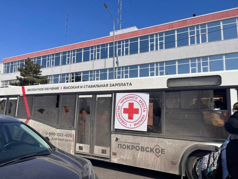 Автобусы для эвакуации людей из Бердянска не пропускают оккупанты: как можно будет выехать