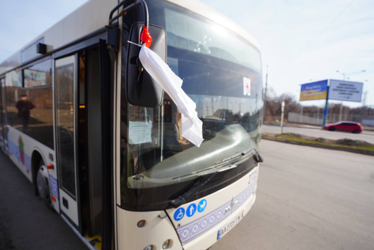 Колонна автобусов подъехала к Бердянску: завтра будет эвакуация мариупольцев