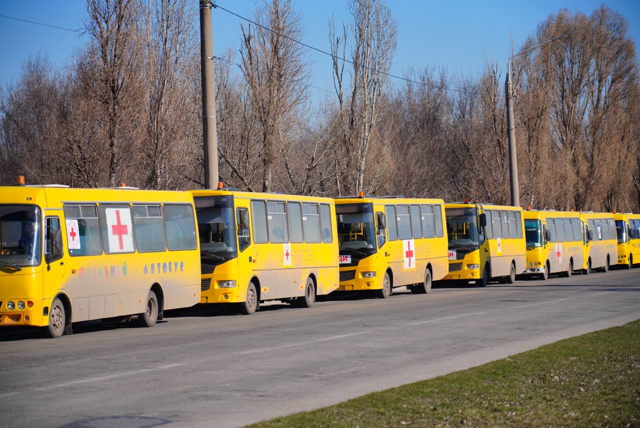 Военные рф не пропускают автобусы для эвакуации людей из Бердянска