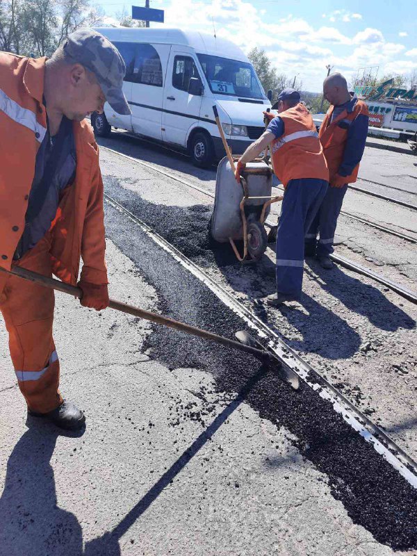 В Шевченковском районе Запорожья начали снова ремонтировать дороги (ФОТО)