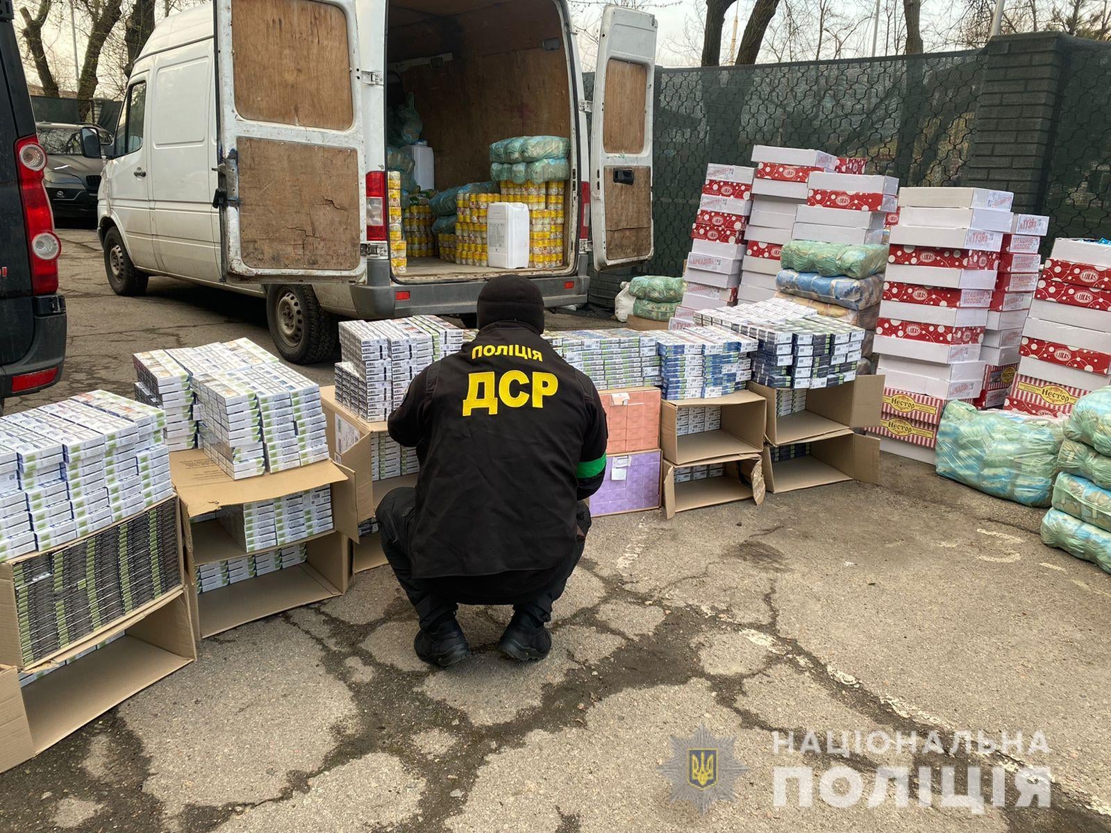 В Запорожской области пытались провезти контрабанду сигарет под видом гуманитарного груза