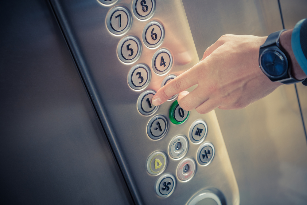Что делать, если вы застряли в лифте в Запорожье: алгоритм действий