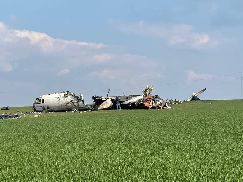 Сбитый самолёт над Запорожской областью принадлежал украинской авиакомпании: один человек погиб, двое в больнице