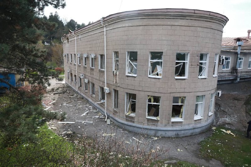 Российские войска обстреляли ракетами Хортицу: повреждено здание и есть пострадавшие