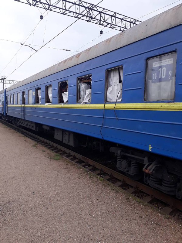 В поезде “Запорожье-Львов” взрывной волной и осколками выбило окна