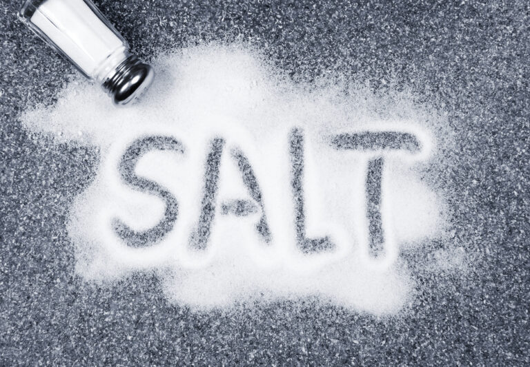 Соль в Запорожье может появиться через две недели: ее завезут в “Сильпо”