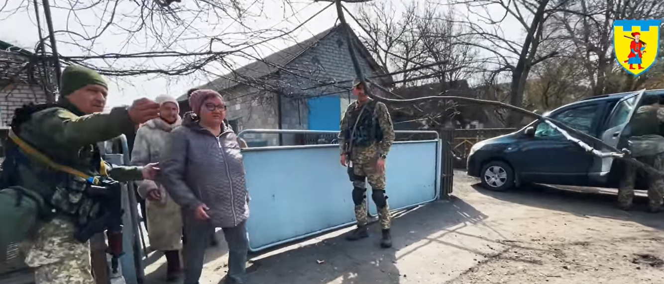 Воины теробороны Запорожья помогли эвакуировать людей из Донецкой области