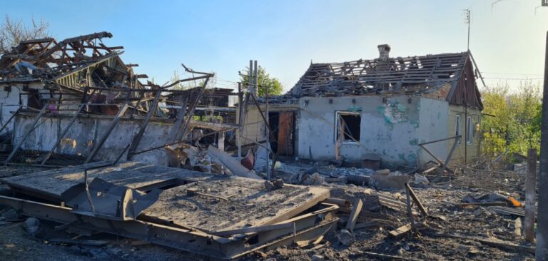 Военные рф обстреляли поселок Новотаврический Запорожской области: разрушены жилые дома