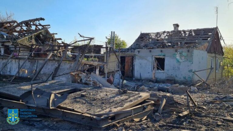 Прокуратура расследует вражеский обстрел жилых домов в Камышевахе