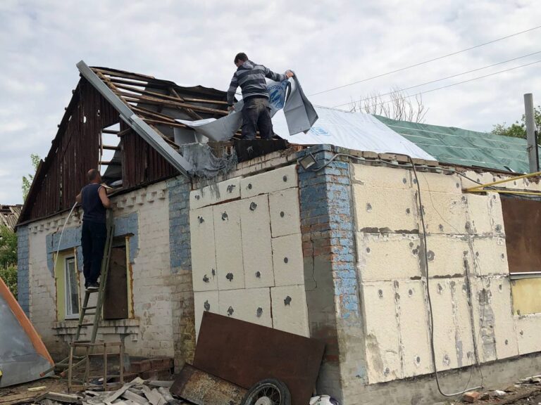 В Камышевахе начали ремонт домов, разрушенных в ходе вражеских обстрелов