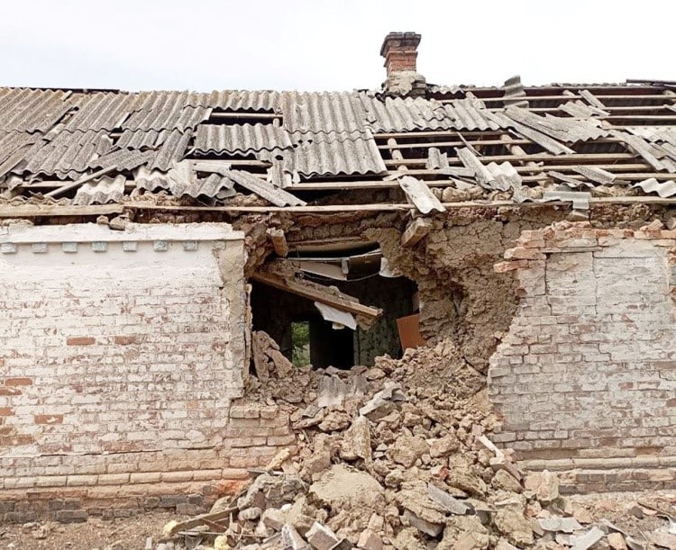 Российские войска в Запорожской области разрушают дома мирных жителей (ФОТО)