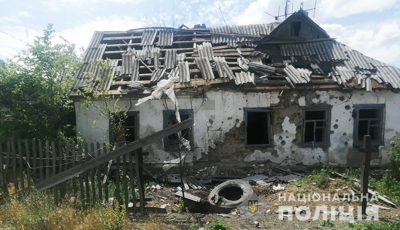 Оккупанты обстреляли из артиллерии села Пологовского района: фото последствий вражеских атак