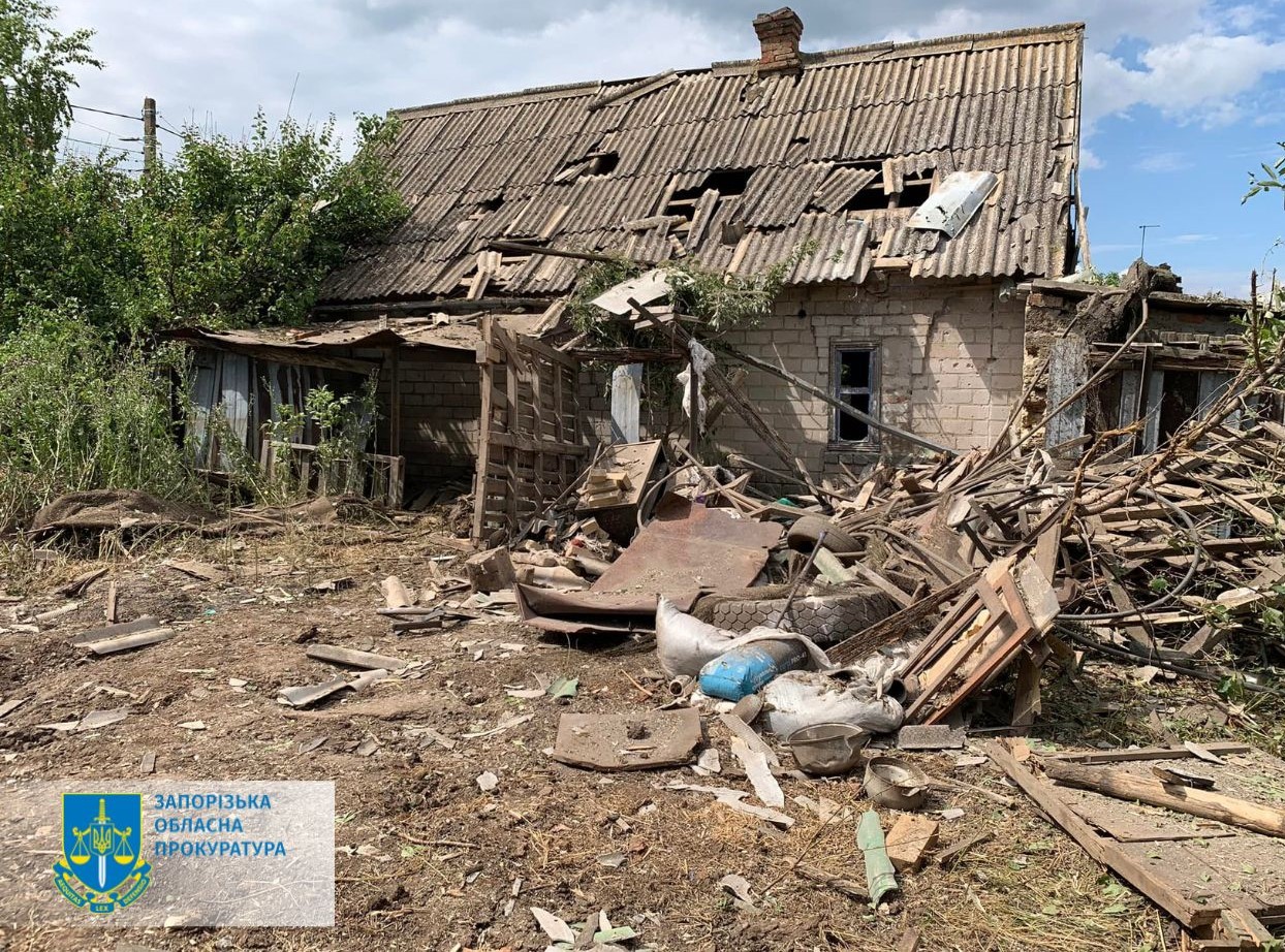 Россияне обстреляли пригород Запорожья: есть раненые и разрушения