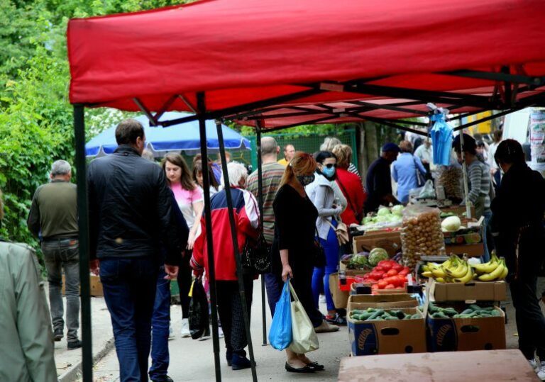 Запорожцев предостерегают от посещения стихийных рынков: причина