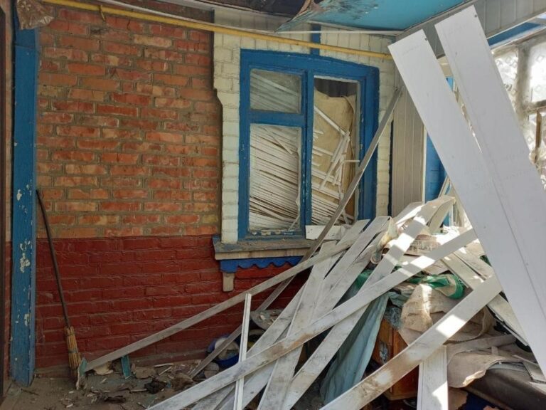 Российские войска бомбили жилые дома в Орехове и соседних селах: фото