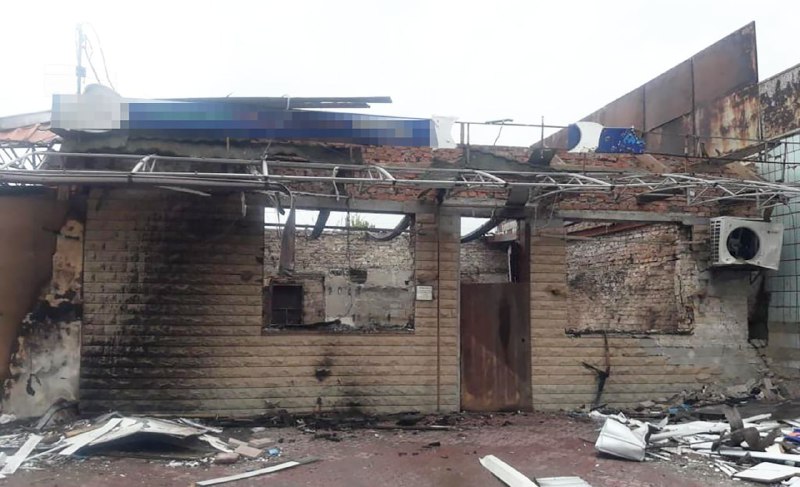 Пологовский район снова попал под обстрелы оккупантов: повреждены жилые дома, магазины, парикмахерская, детский сад и ангар