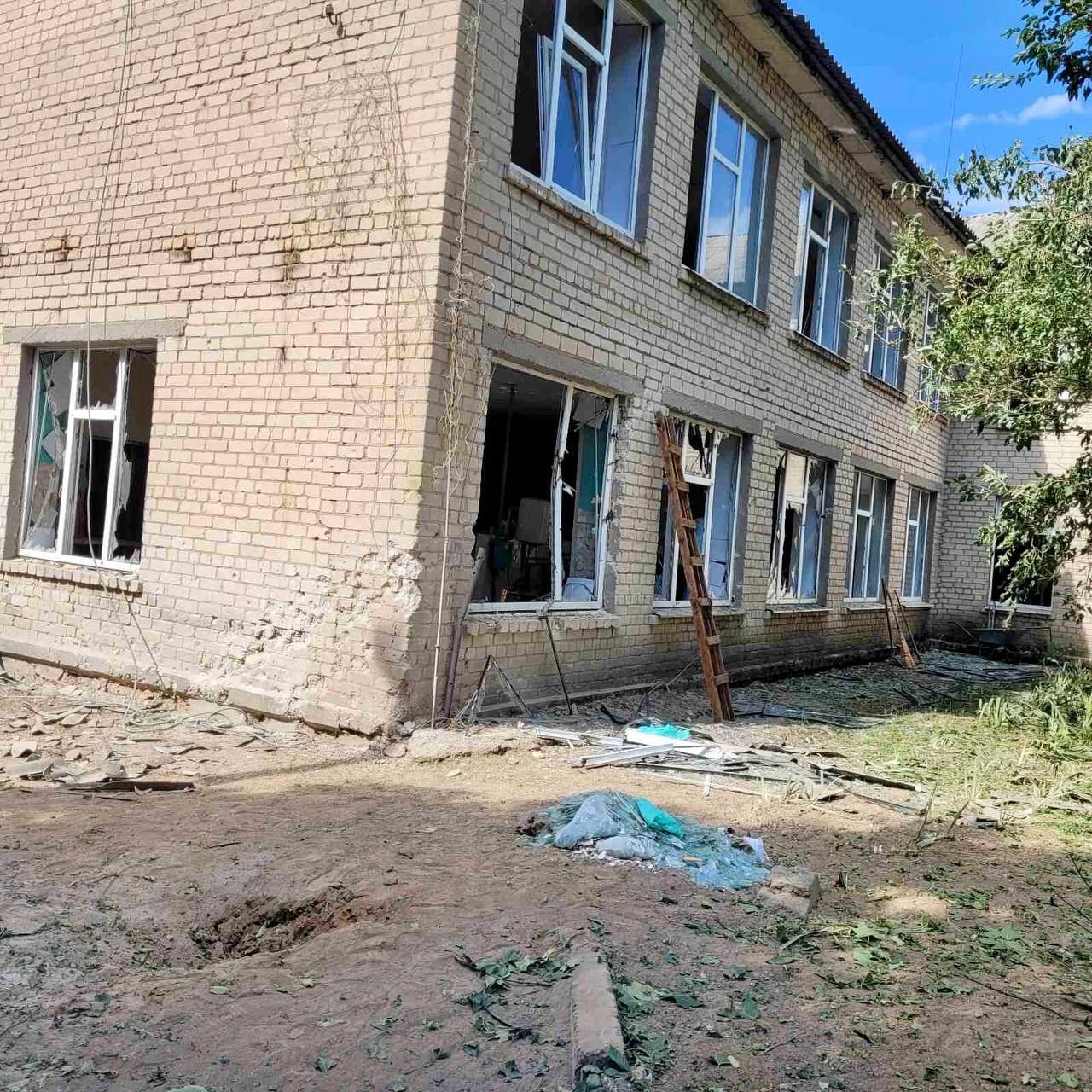 Рашисты бомбили село в Запорожской области: разрушили жилые дома и школу