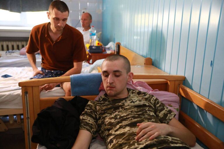 В Запорожье лечат раненых бойцов из “Азовстали”
