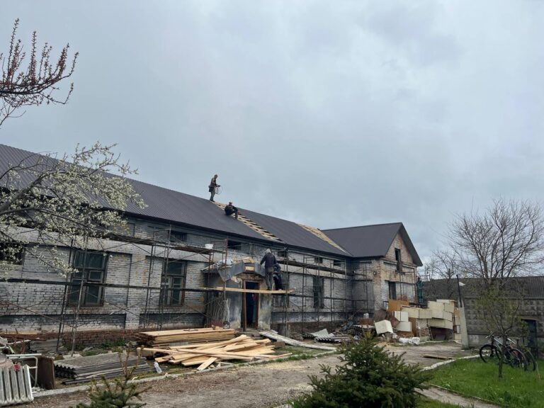 Відбудова військового шпиталю в Запоріжжі: як волонтери за місяць відбудували старий корпус лікарні