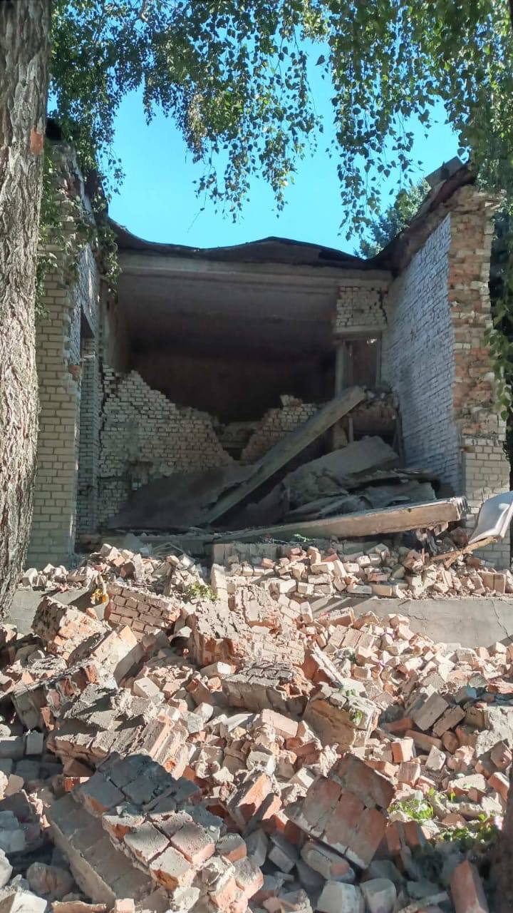 Оккупанты снова бомбили Гуляйполе: разрушено здание