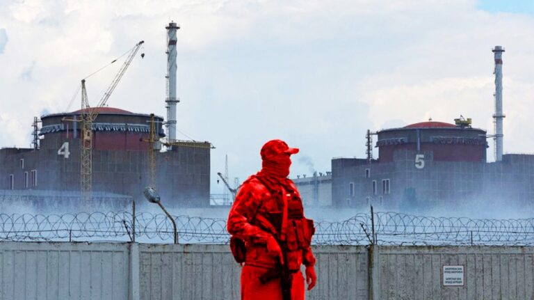 Оккупанты заблокировали персоналу Запорожской АЭС доступ к рабочим местам