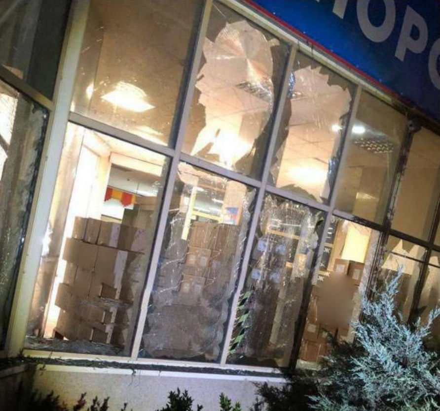 Партизаны в Мелитополе повредили штаб «Единой россии»