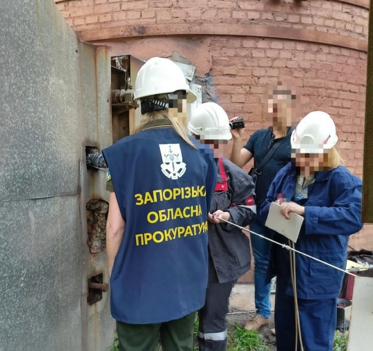 Неприятный запах в Запорожье: на заводах взяли пробы выбросов в окружающую среду
