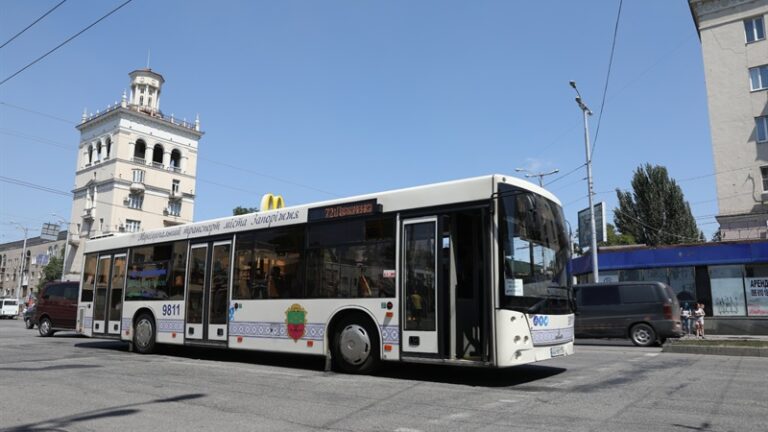 Громадський транспорт в Запоріжжі: як працюватиме 12 листопада