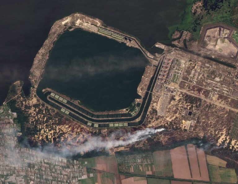Появились спутниковые снимки пожара на Запорожской АЭС (ФОТО)