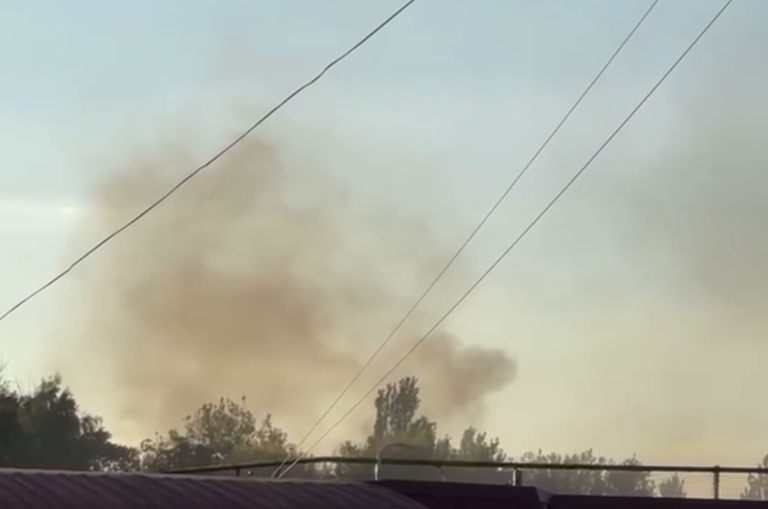 Чорний дим у Мелітополі: прогримів потужний вибух