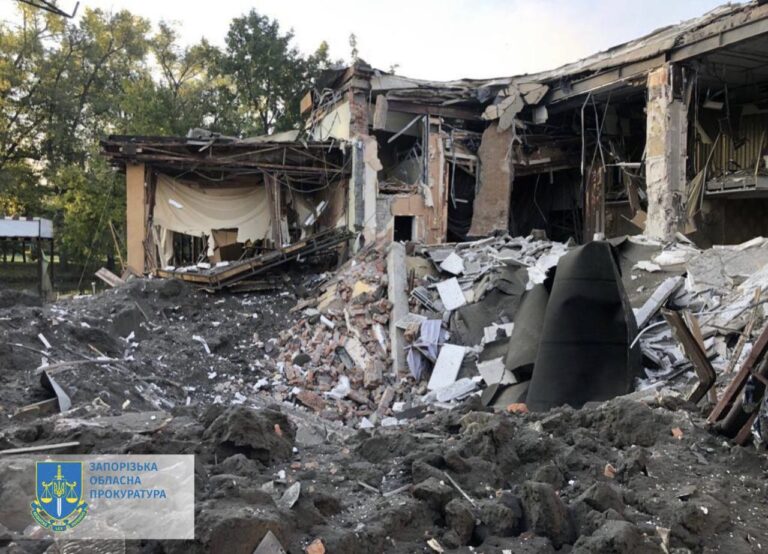 Ракетный удар по Запорожью 22 сентября: появились новые фото последствий