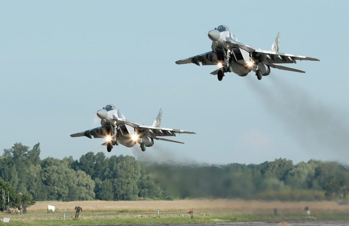Украинская авиация бомбила технику и личный состав оккупантов