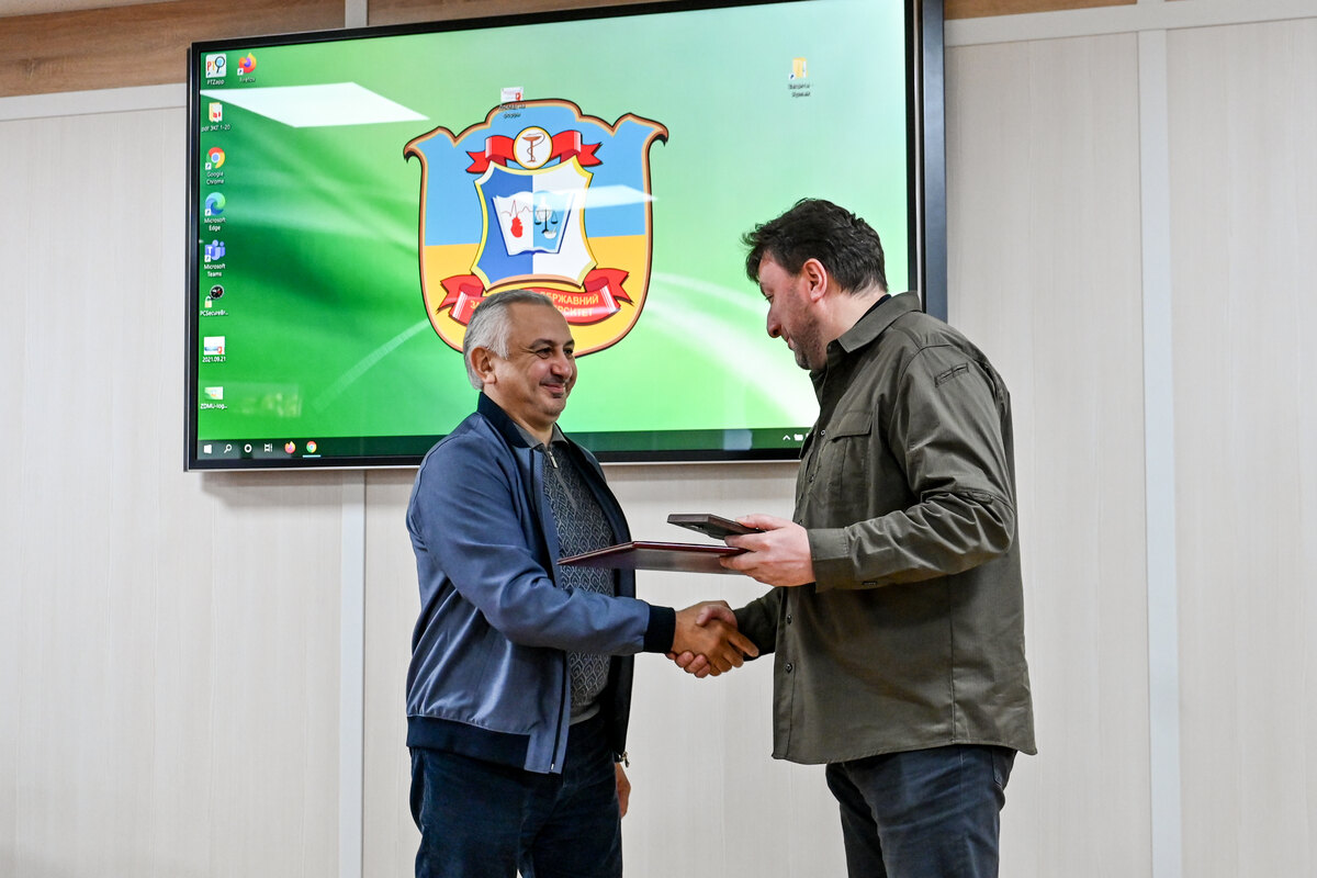 Врачи Запорожской областной больницы получили государственные награды