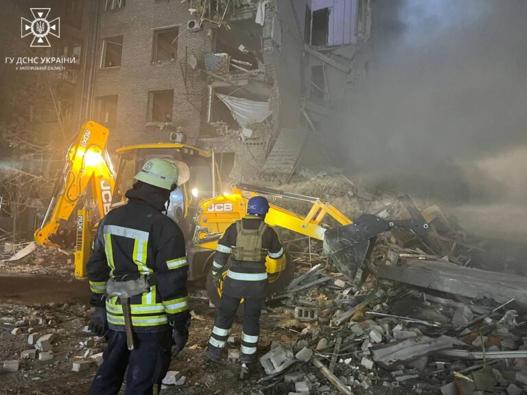 Враг атаковал ночью Запорожье ракетами С-300: разрушены жилые дома (ФОТО)