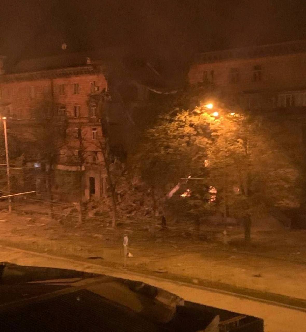 “Безумные трусы”: в Офисе президента отреагировали на ракетный удар по Запорожью