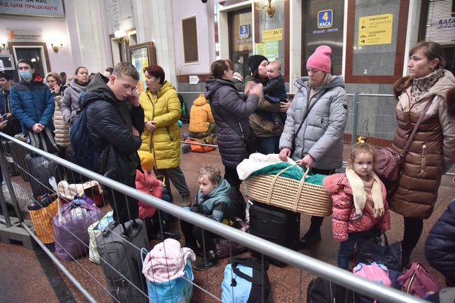 В Украину удалось вернуть 16 детей, которых похитили оккупанты