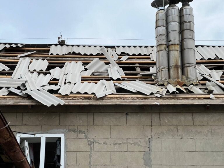 Разрушенные крыши и выбитые окна: новые детали обстрелов Запорожья