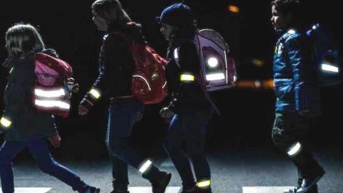 Полиция просит пешеходов в Запорожье носить светоотражатели в темное время суток
