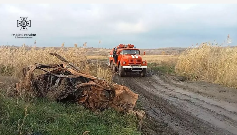Спасатели вытащили автомобили на грунтовой дороге возле Васильевки
