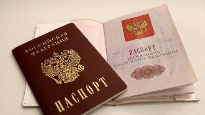 Оккупанты предлагают подкуп за получение российского паспорта в Запорожской области