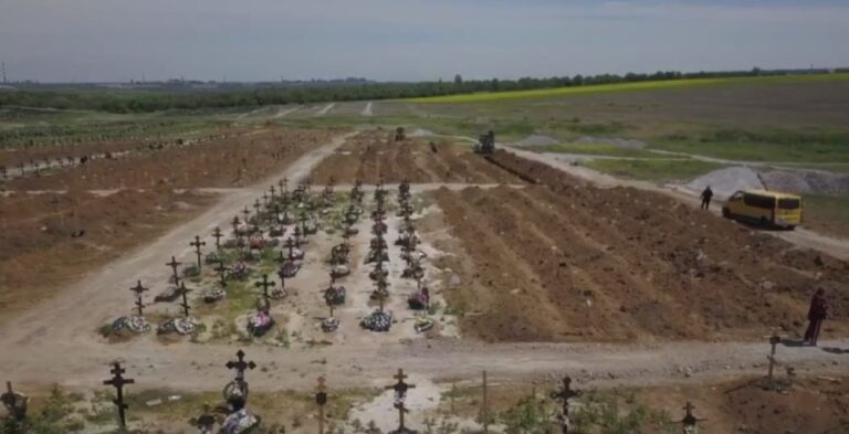 На месте массовых захоронений возле Запорожской области найдены новые 1,5 тысячи могил