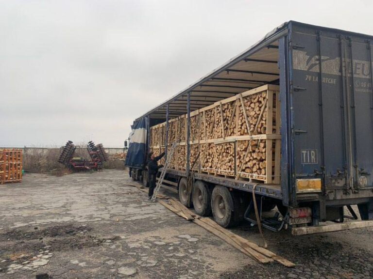 В Степногорскую ОТГ привезли новую партию бесплатных дров для отапливания домов