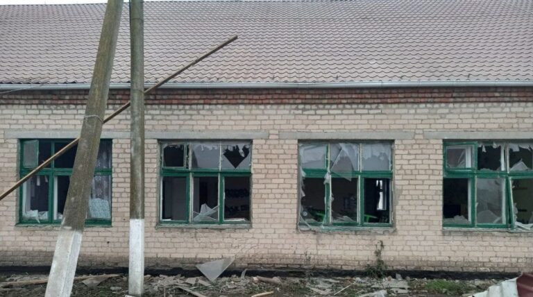 Оккупанты обстреляли школу в Запорожской области