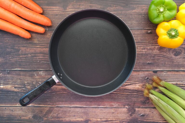 4 важных фактора, которые необходимо учитывать перед покупкой сковороды с антипригарным покрытием