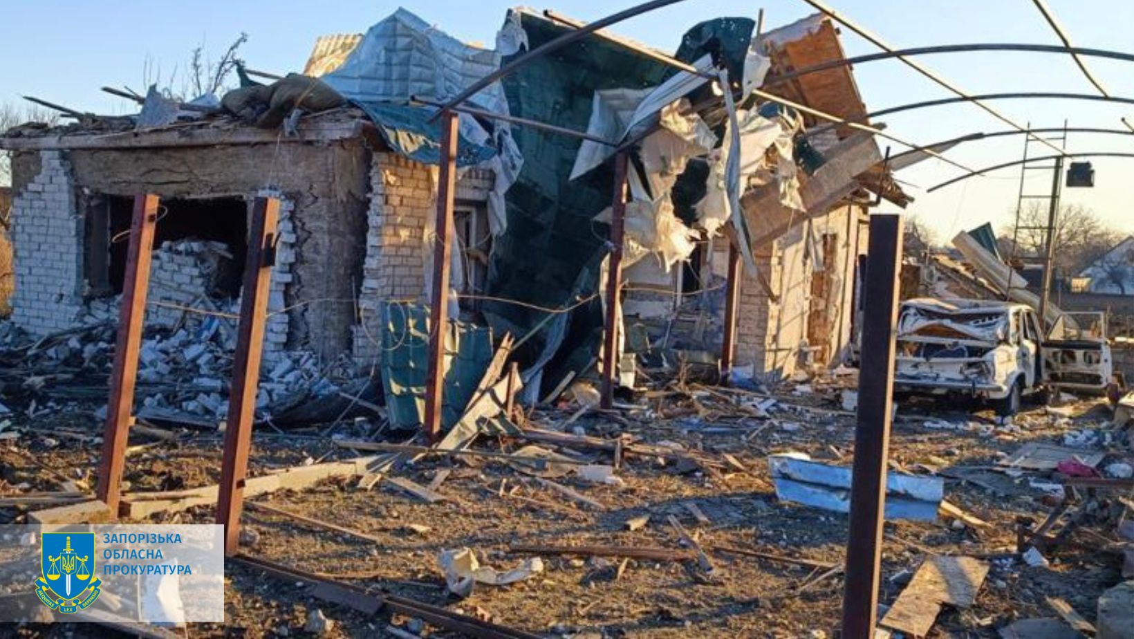 Во время обстрела села Новософиевка Запорожского района пострадала семья
