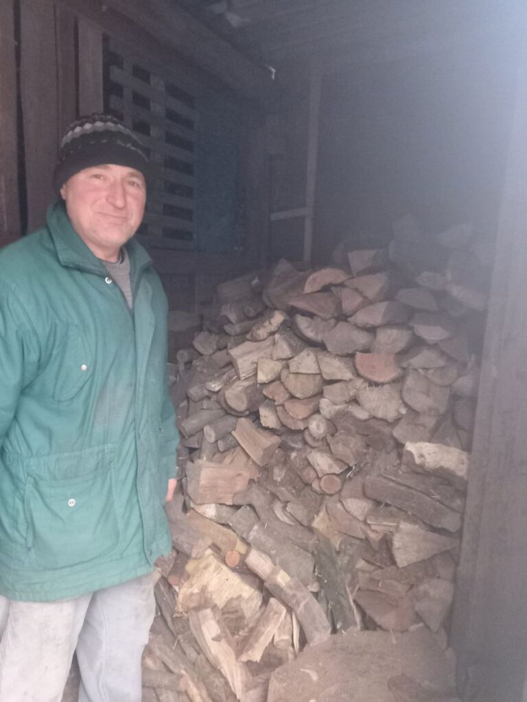 Жителям Гуляйпольской громады привезли дрова на отопление