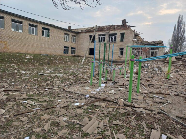 Ракеты попали в гимназию в пригороде Запорожье: в ОВА показали фото последствий