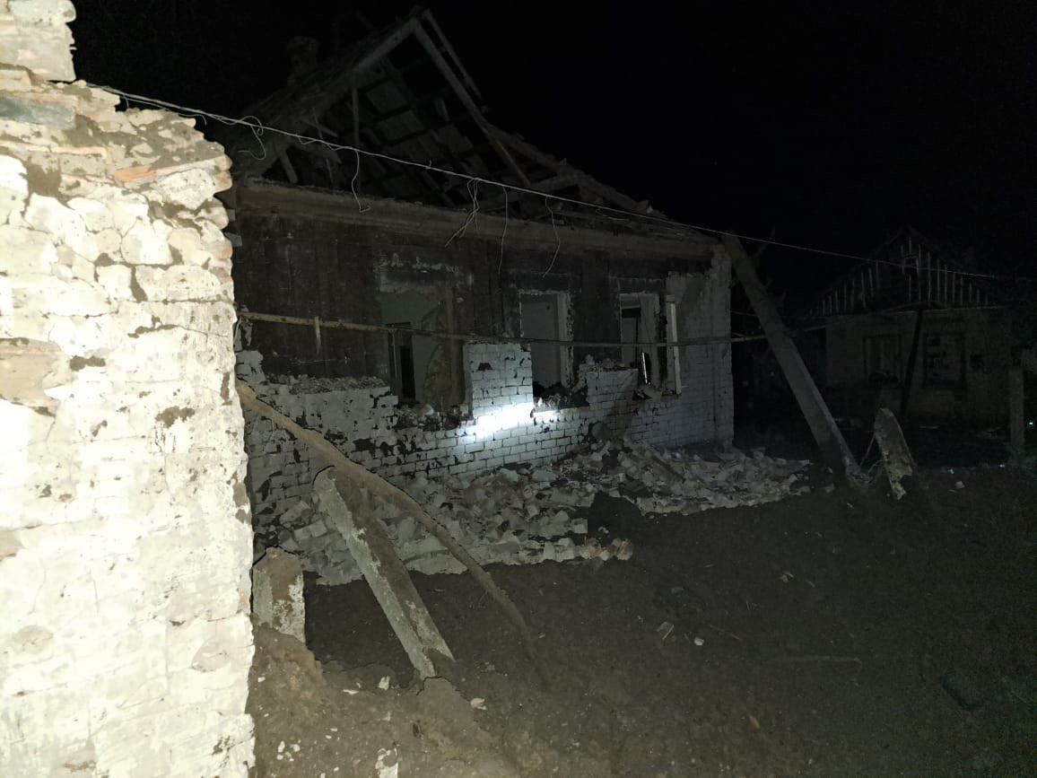Фото последствий ночного ракетного удара по пригороду Запорожья