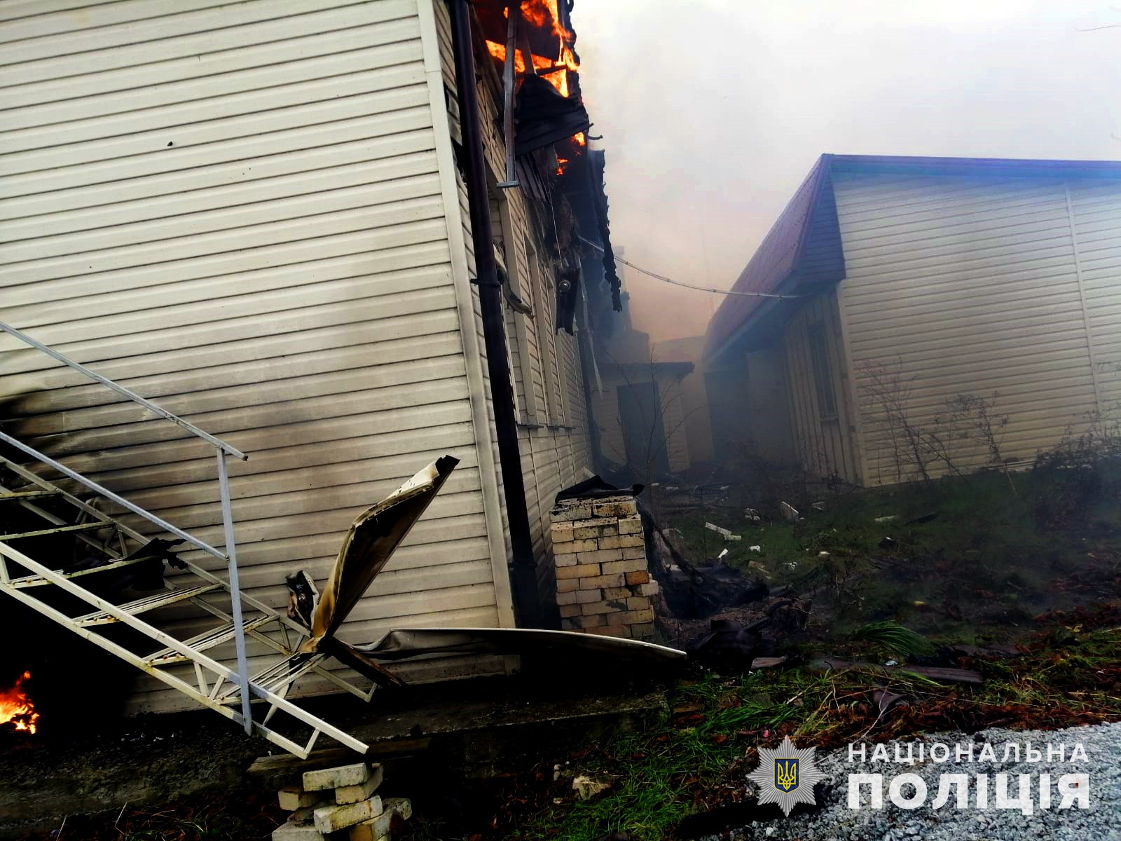 Оккупанты нанесли удар по пригороду Запорожья: полиция задокументировала разрушения. ФОТО